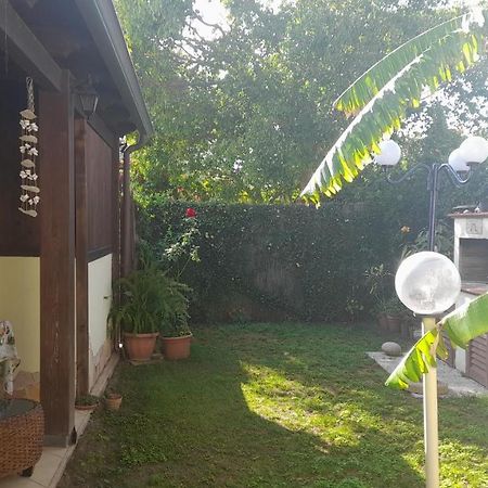Brezza Di Mare Appartamento In Villa Con Giardino E Spiaggia ,Casa Vacanze Al Mare 夸尔图-圣埃莱娜 外观 照片