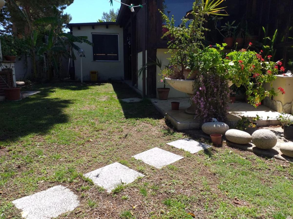 Brezza Di Mare Appartamento In Villa Con Giardino E Spiaggia ,Casa Vacanze Al Mare 夸尔图-圣埃莱娜 外观 照片