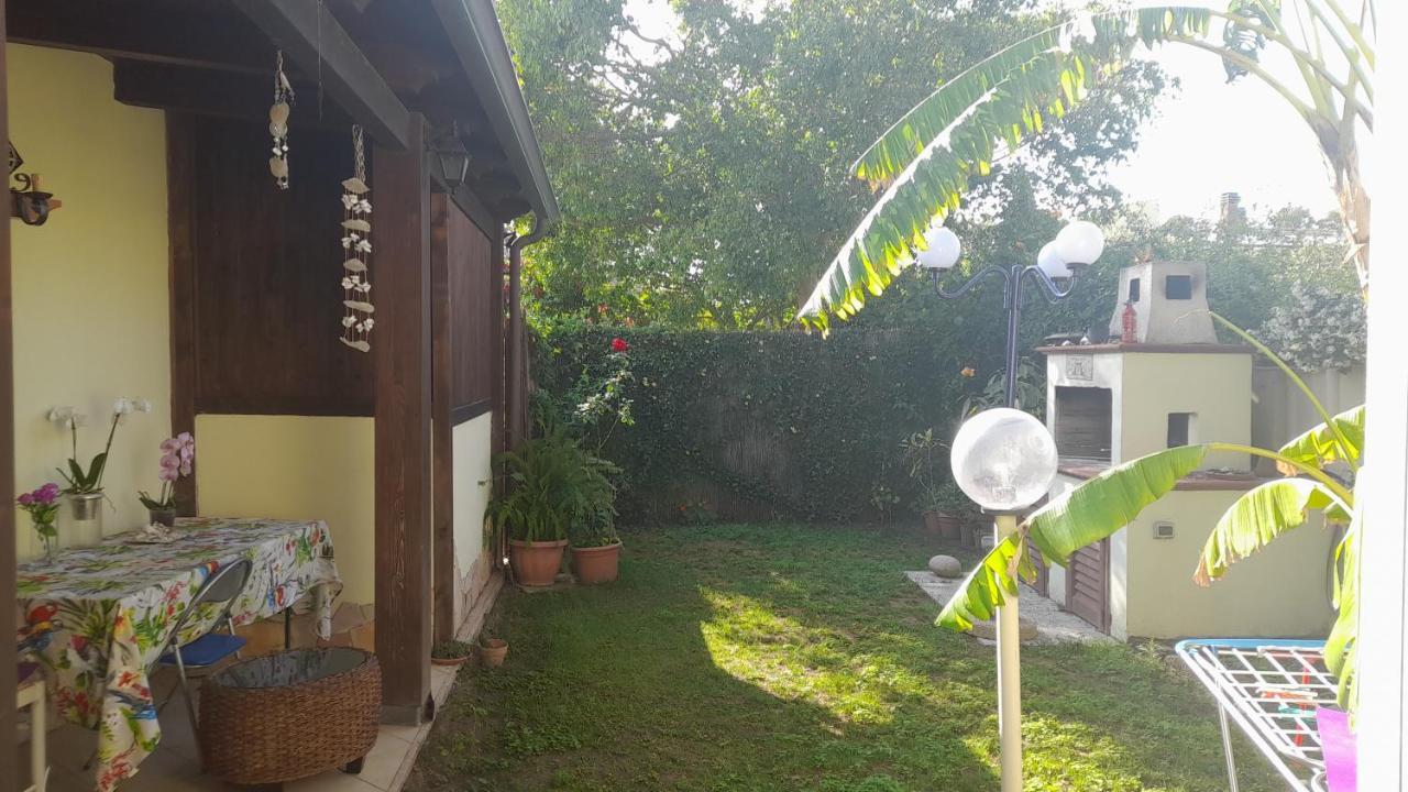 Brezza Di Mare Appartamento In Villa Con Giardino E Spiaggia ,Casa Vacanze Al Mare 夸尔图-圣埃莱娜 外观 照片